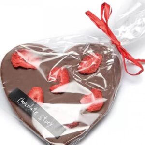 Czekoladowe serce z mlecznej czekolady z truskawkami 55g